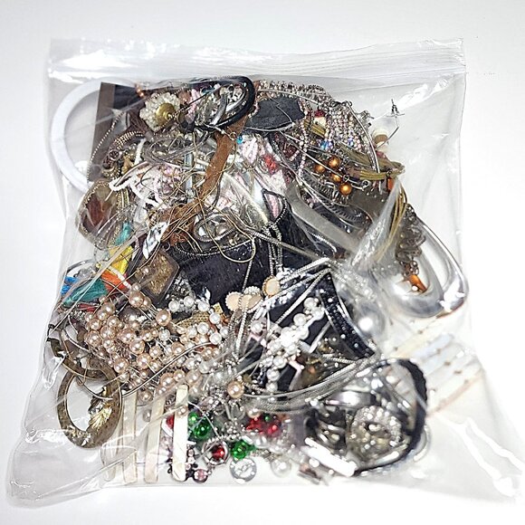 Mystery costume jewellery bundle - Picture 3 of 6